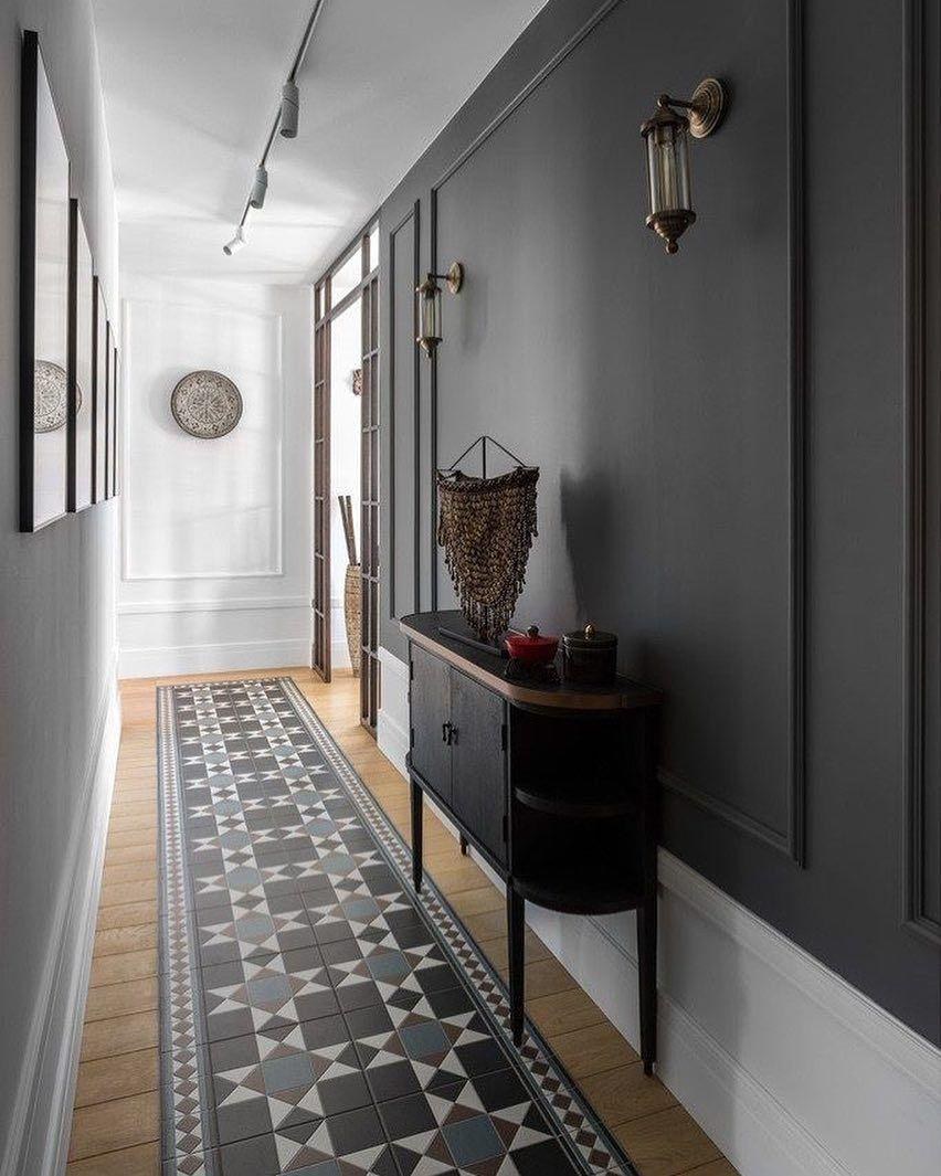 Прихожая в серых тонах