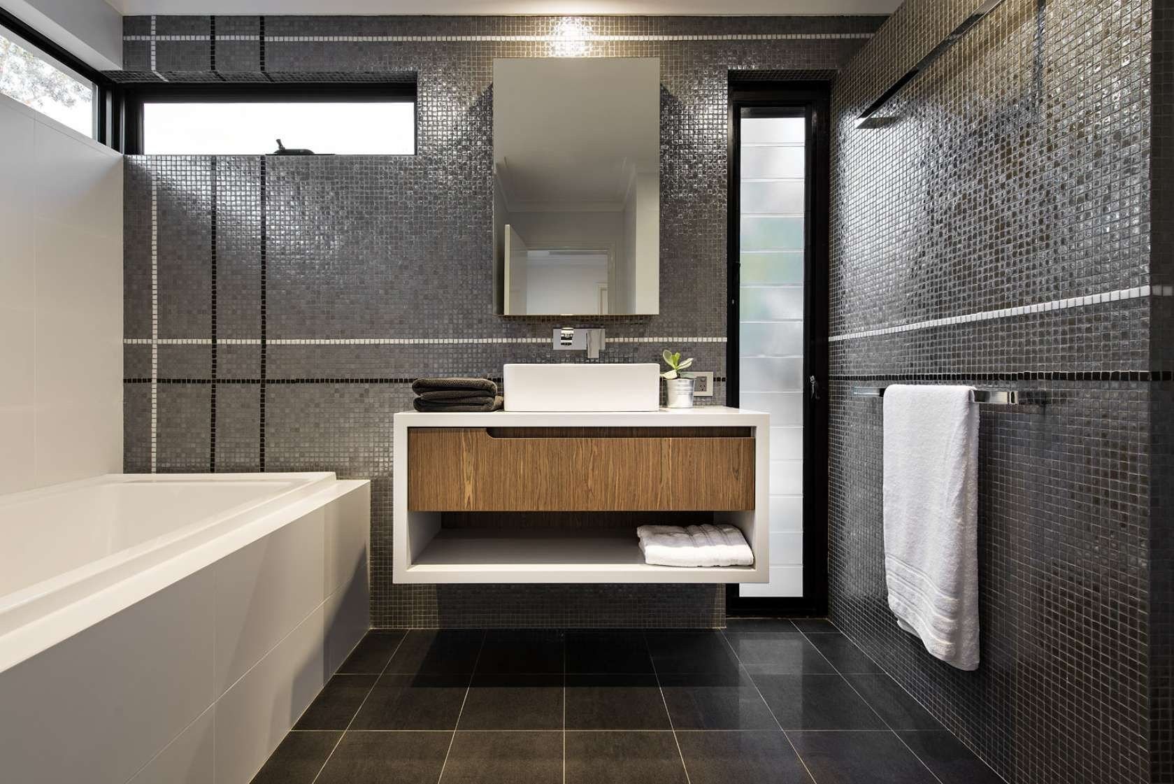 Плитка в ванную 2024 год. Стильная ванная комната. Современная ванная комната. Стильный интерьер ванной. Ванная в современном стиле.