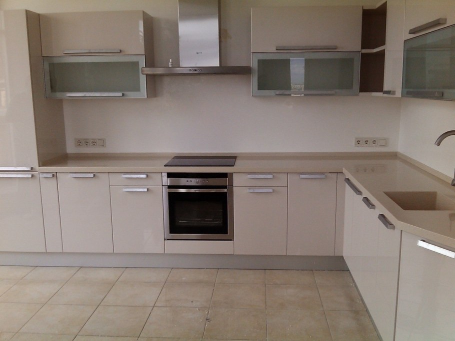 Кухня серый глянец