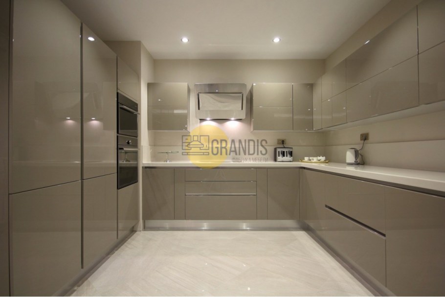 Серые кухни