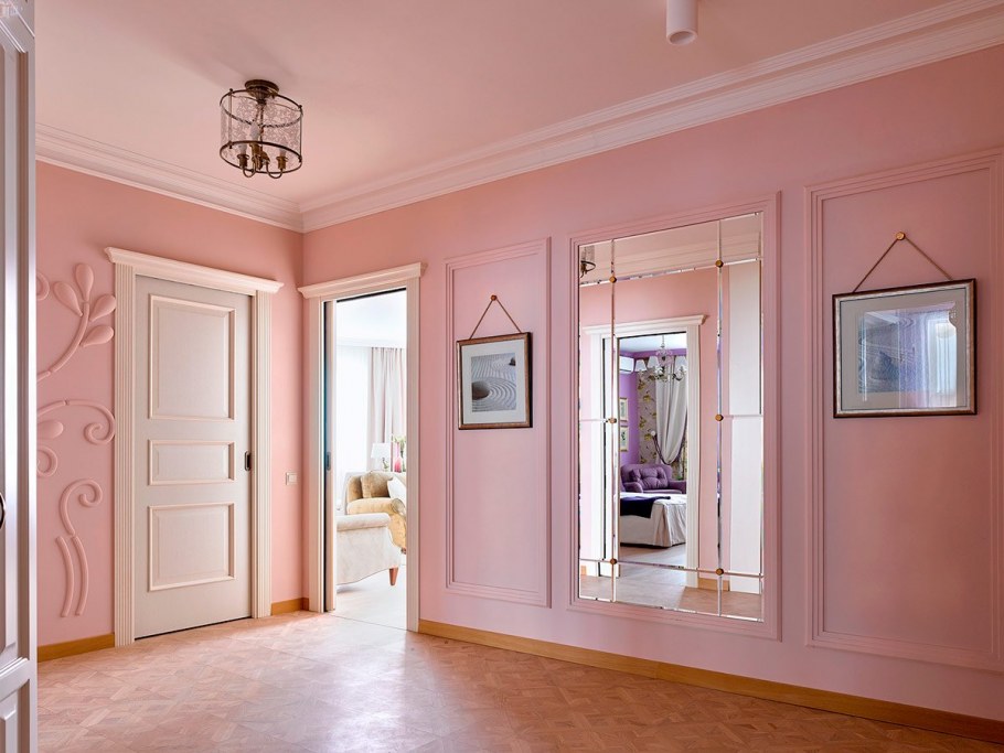 Молдинги в интерьере прихожей