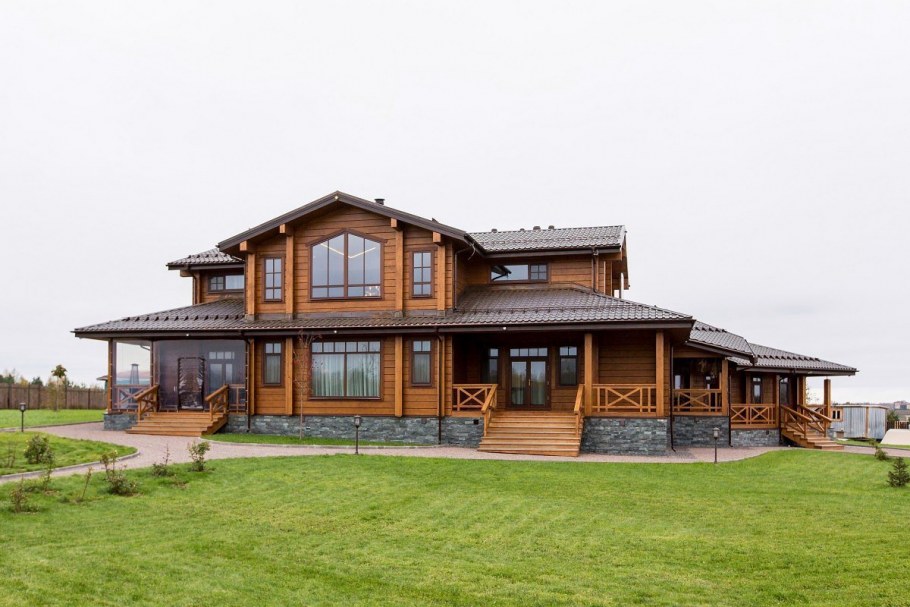 Деревянный дом из профилированного бруса