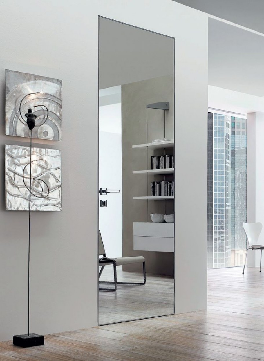 Дверь Инвизибл с зеркалом