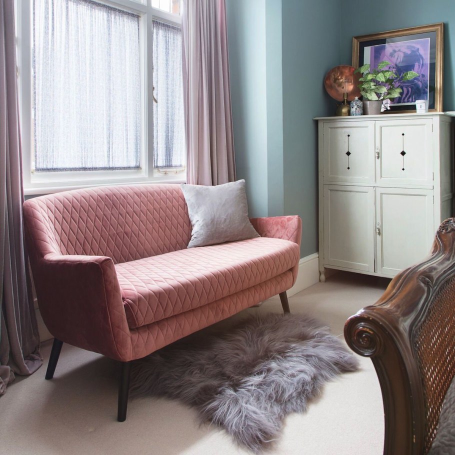 Цвет пыльная роза в интерьере гостиной