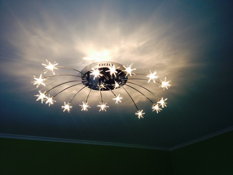 Люстра в виде солнца