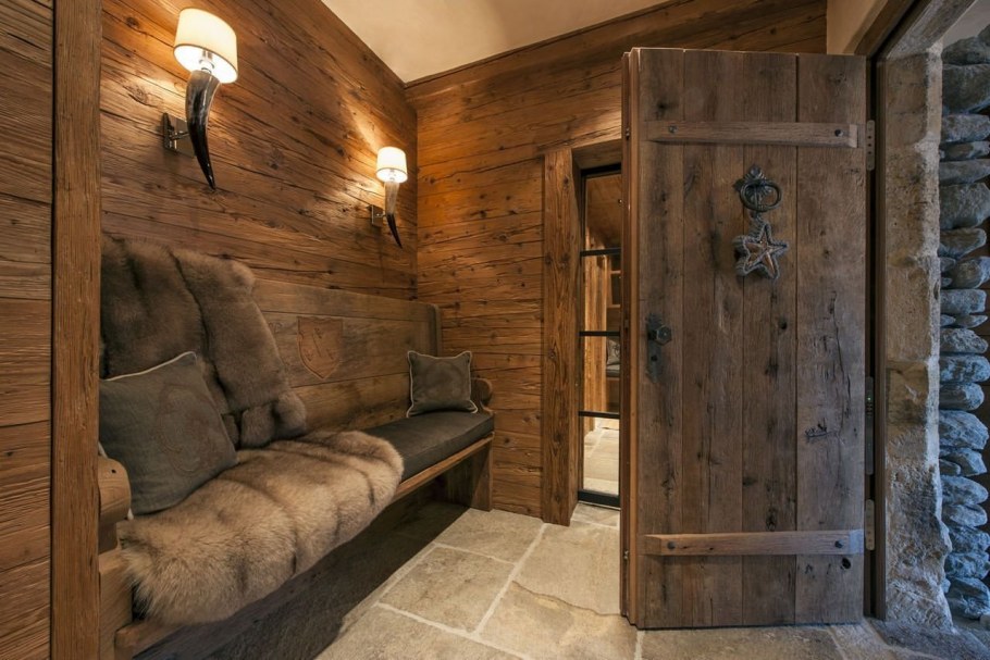 Двери в рустикальном стиле Шале