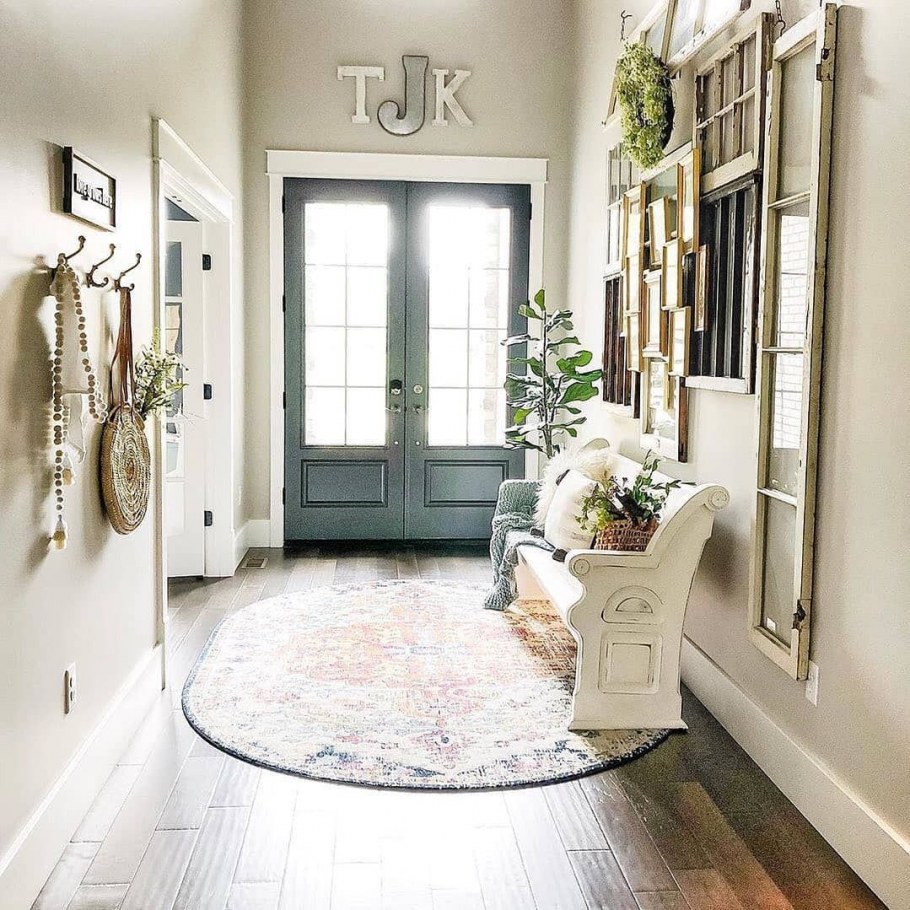 Декор прихожей в частном доме