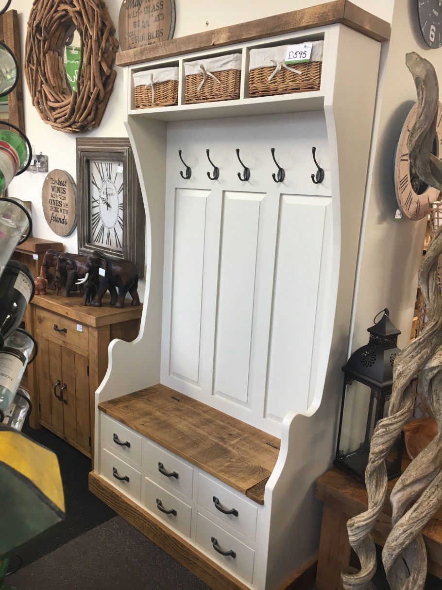 Прихожая в деревенском стиле