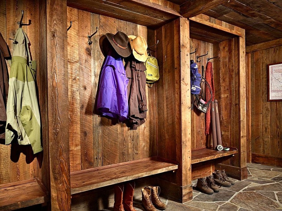 Прихожая в деревенском стиле