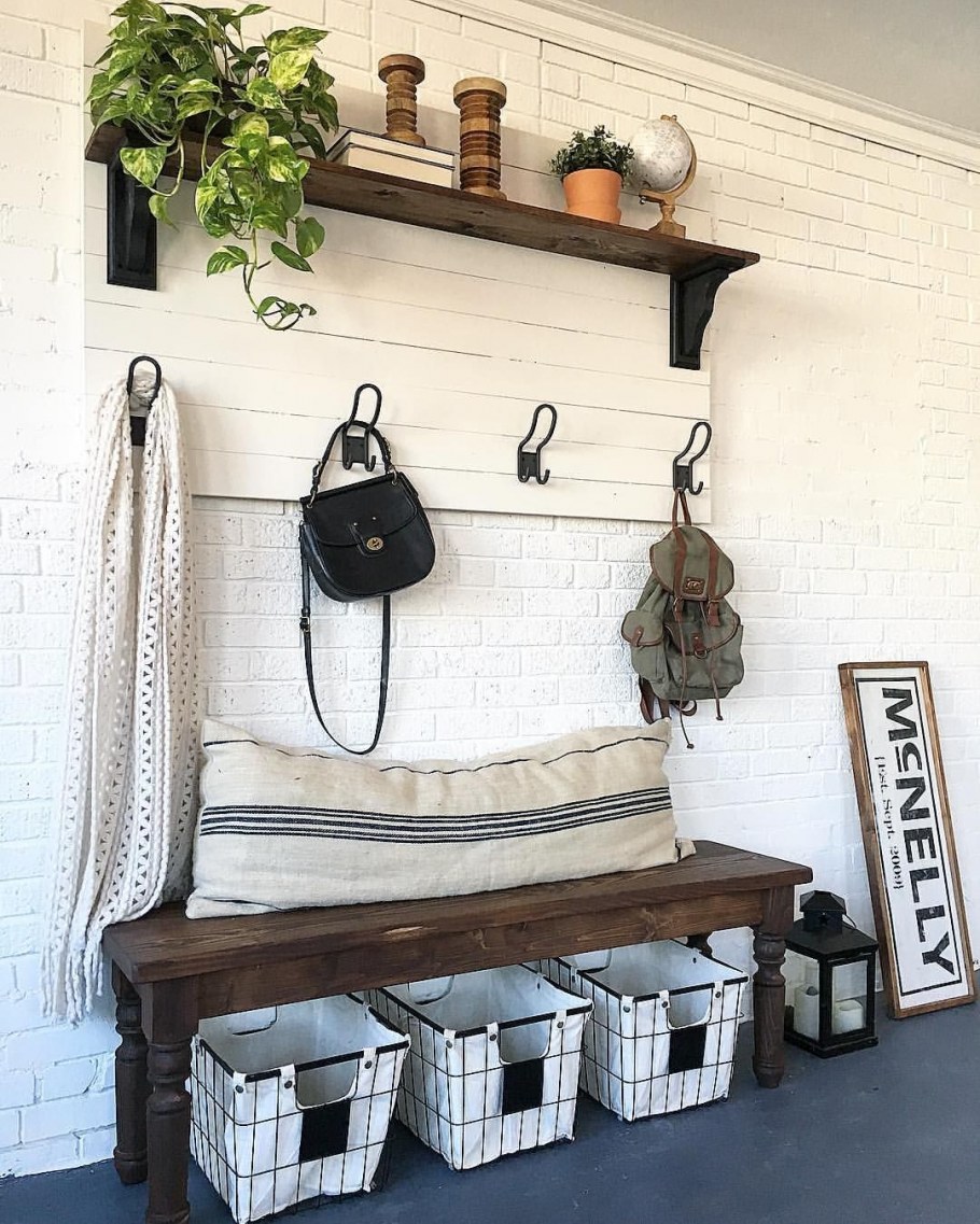 Вешалка в прихожую в стиле деревенском