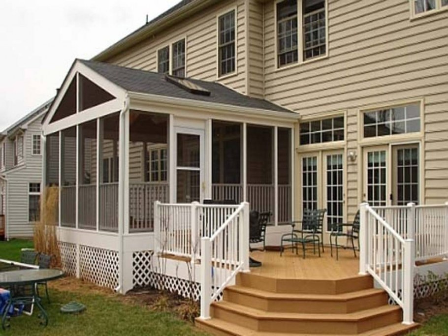 Пристройки к дому террасы и крыльца