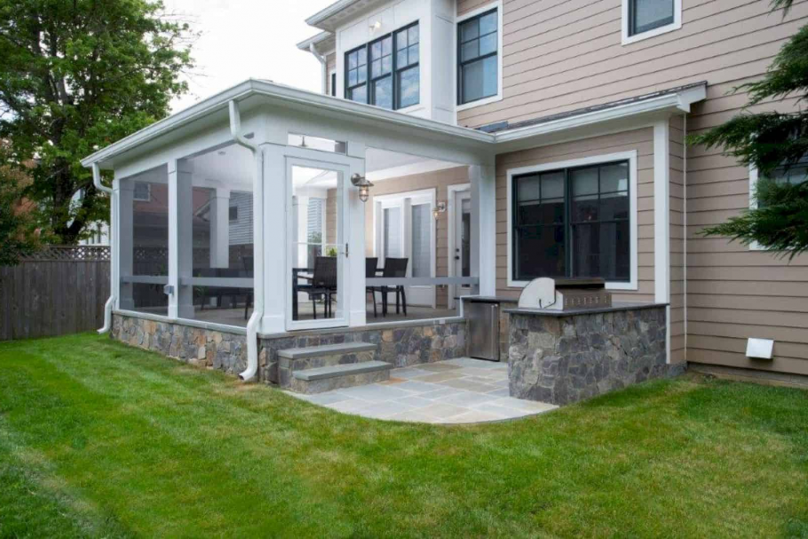 Застекленное крыльцо