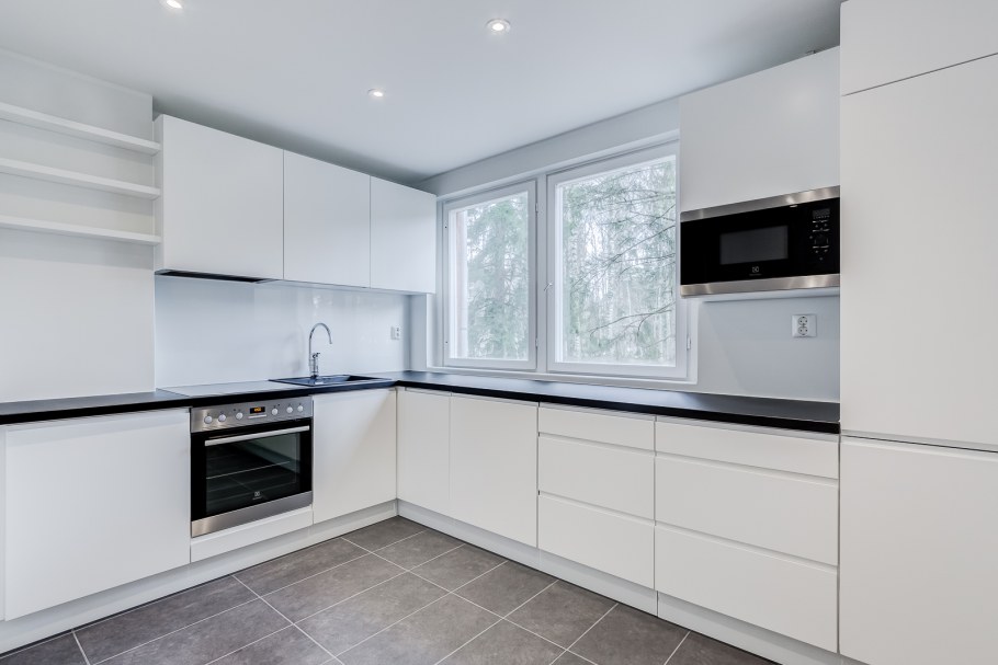 Кухонный гарнитур с интегрированными ручками