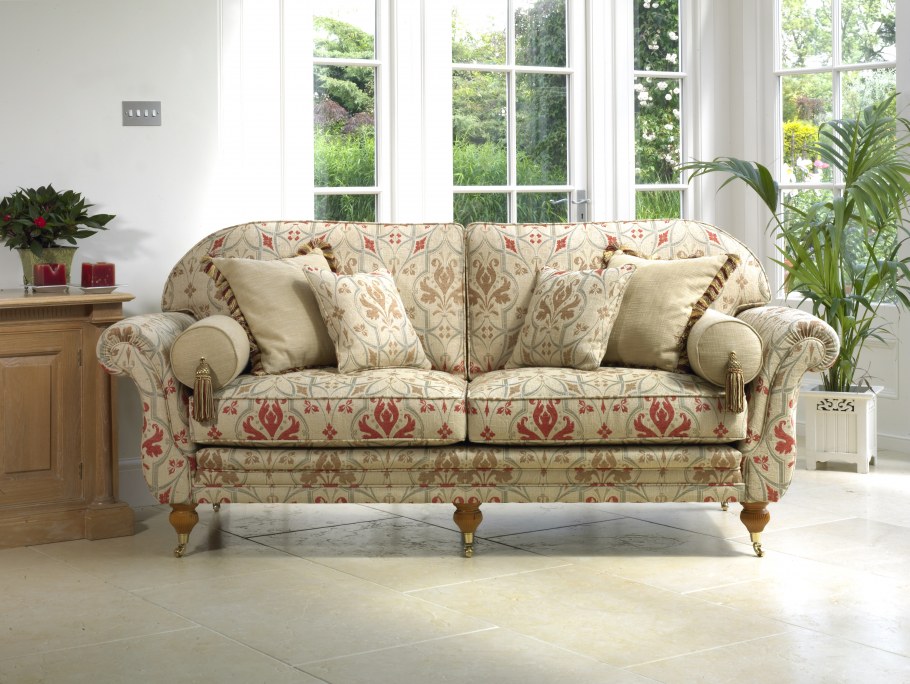 Диваны в английском стиле в цветочек