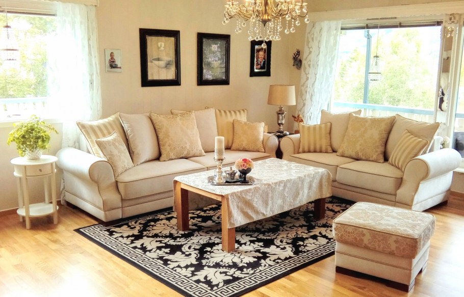 Диван в английском стиле