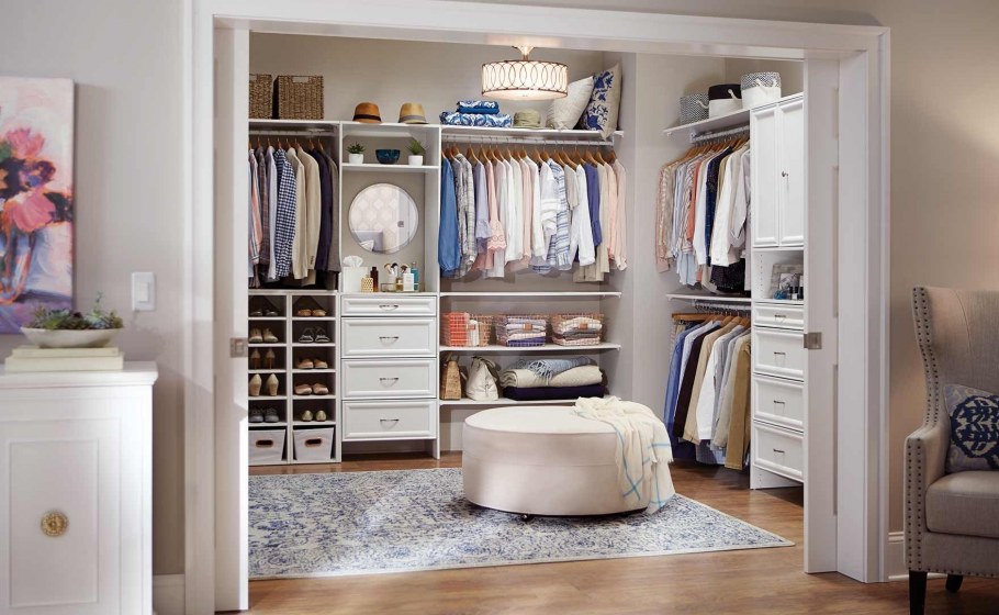 Большая гардеробная в спальне
