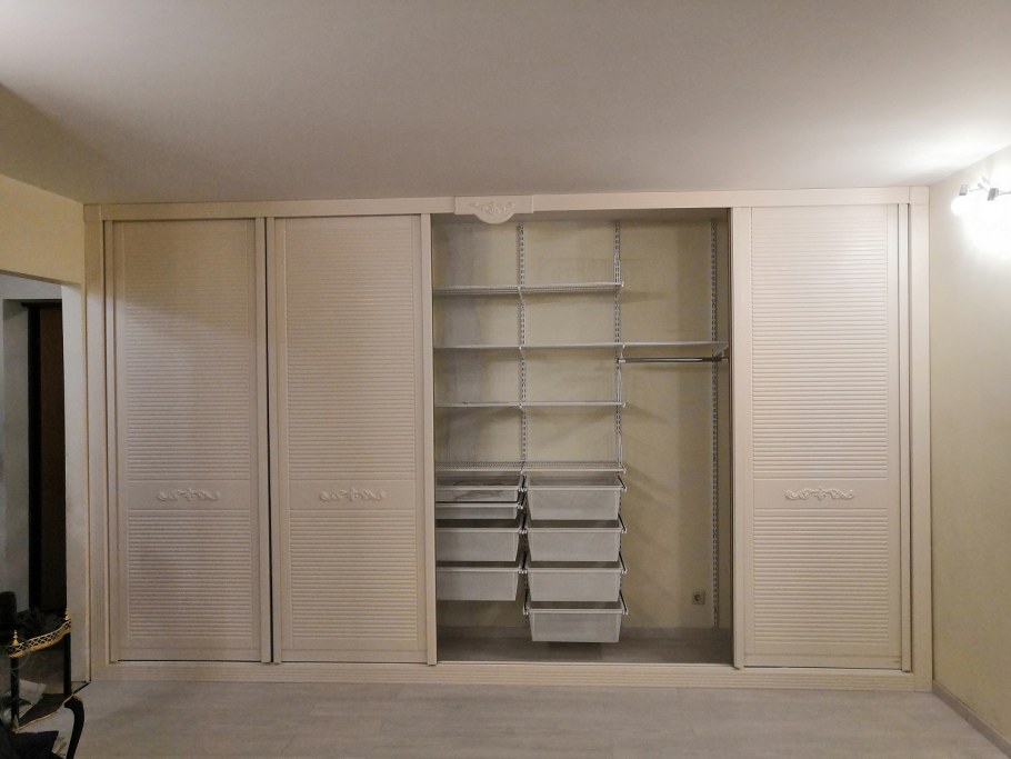 Встроенные шкафы в офис