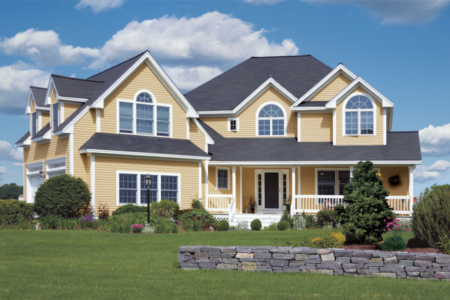 Дом песочного цвета