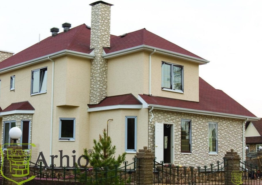 Отделка фасада короедом и камнем