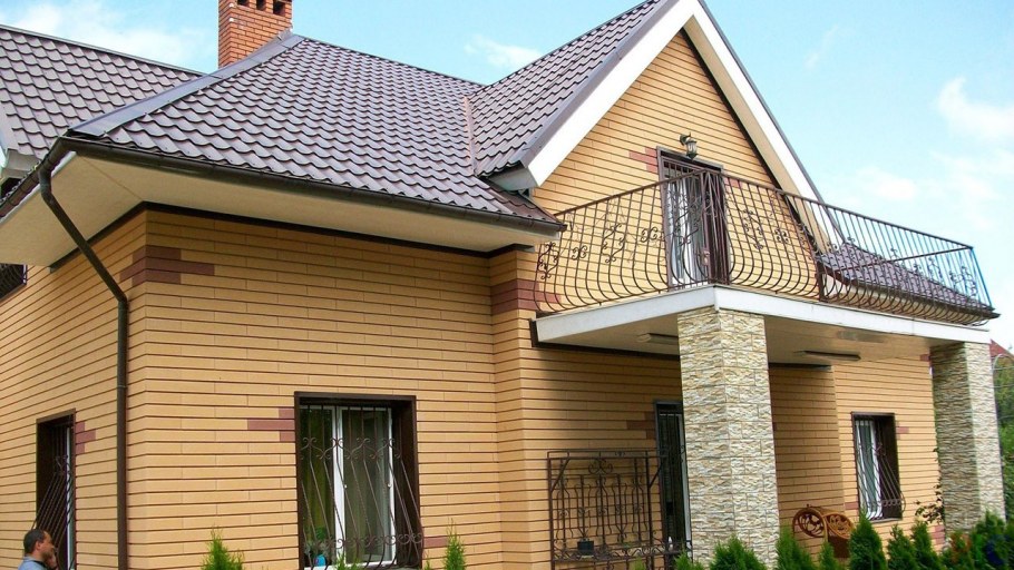 Бежевый фасад дома