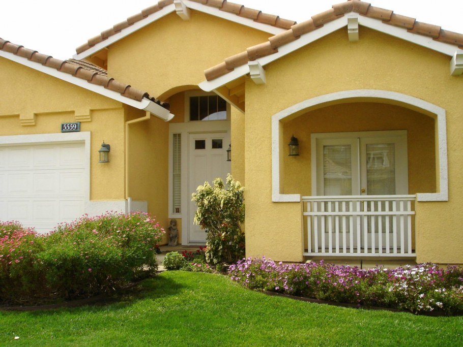 Светлые фасады домов