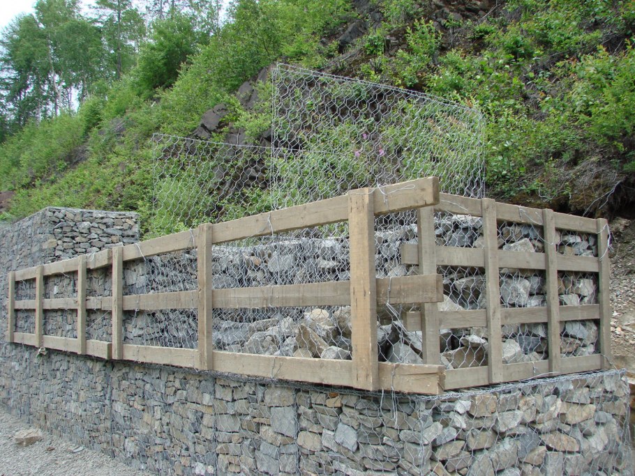 Габионная подпорная стена