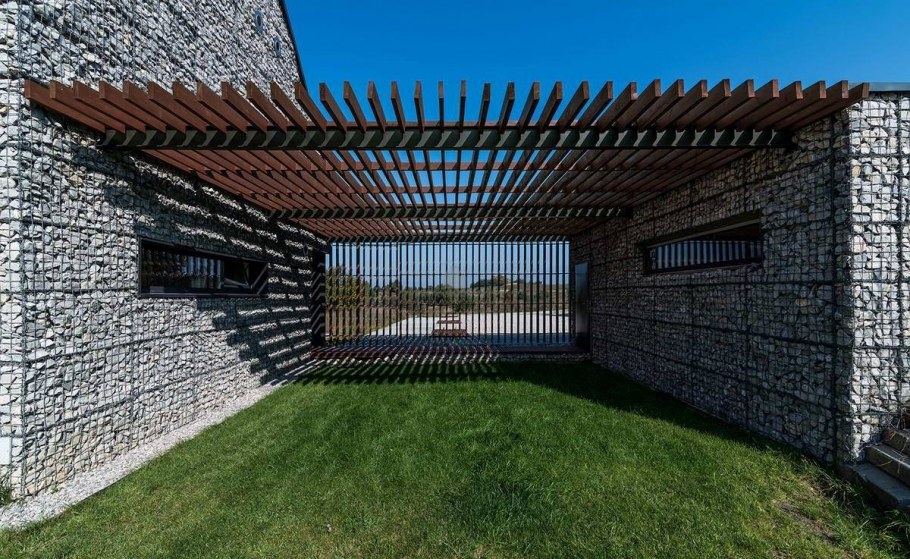 Пергола из габионов