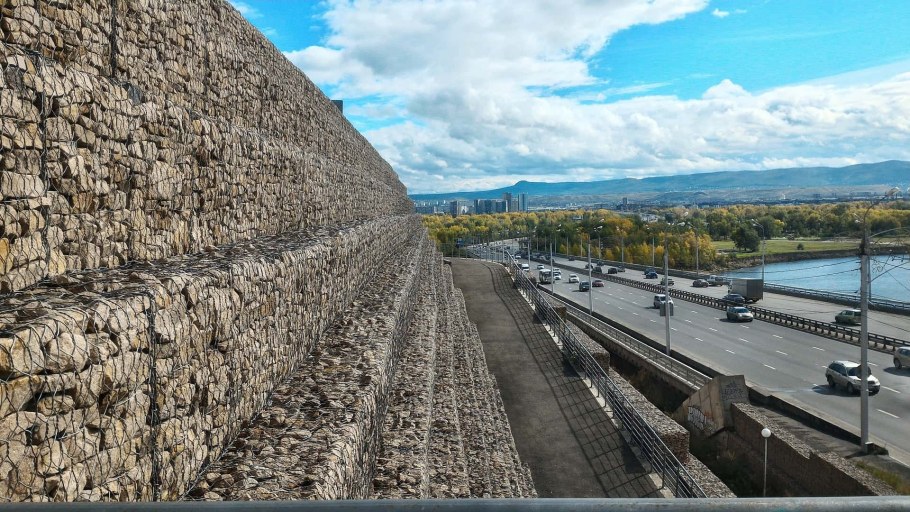 Коробчатые габионы с армирующей панелью