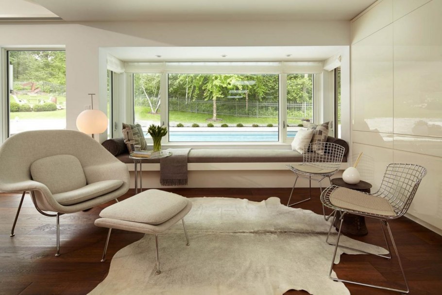 Широкий подоконник