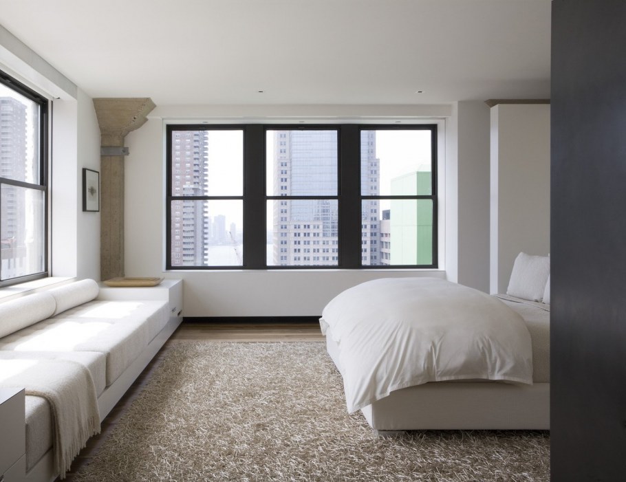 Кухня с диванчиком у окна