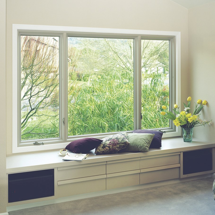 Широкий подоконник