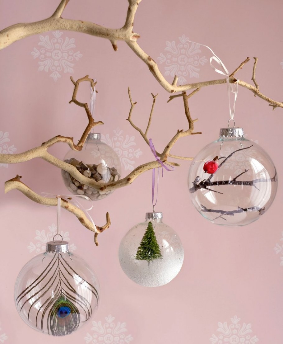 Новогодний декор в алом цвете