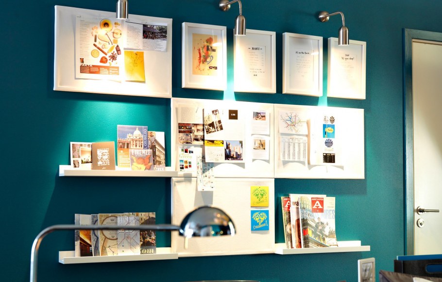 Полка для фоторамок на стену