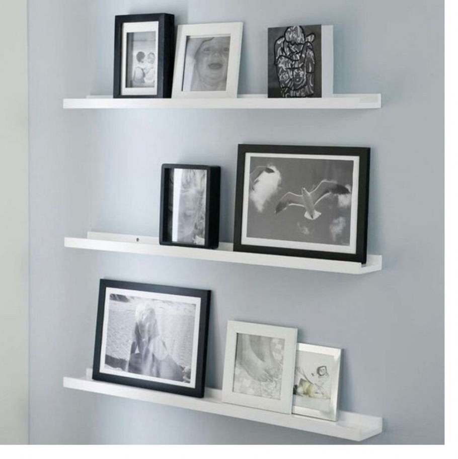 Полки в спальню настенные