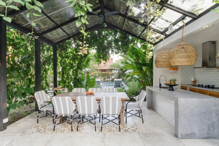 Outdoor Dining area