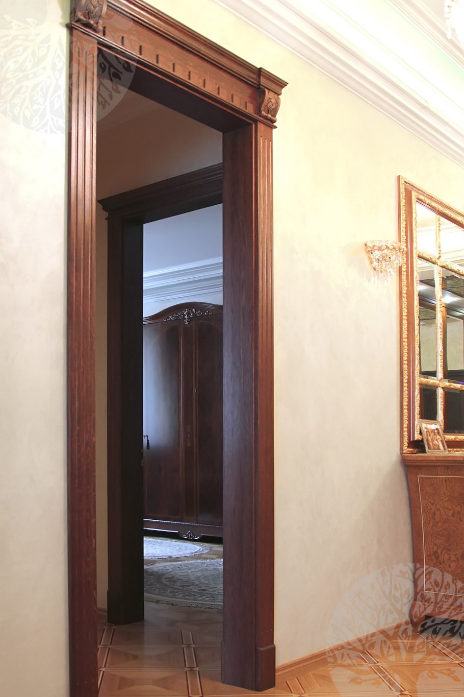 Дверной портал из дерева