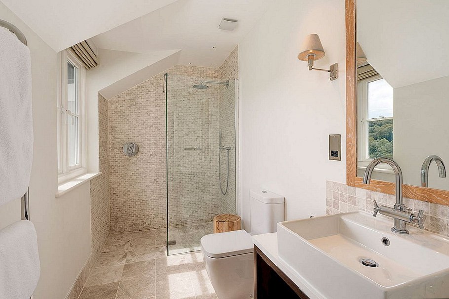 Ванная комната с душевой из плитки