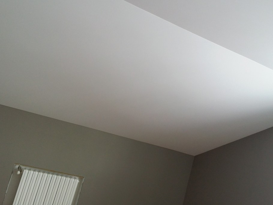 Стык между стеной и потолком