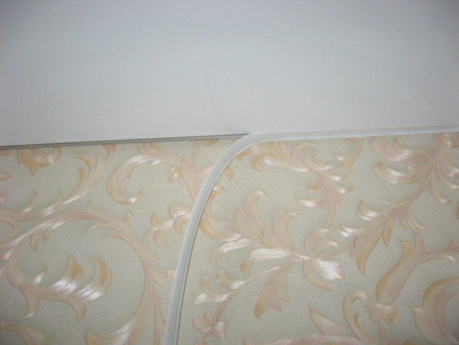 Натяжной потолок без плинтуса