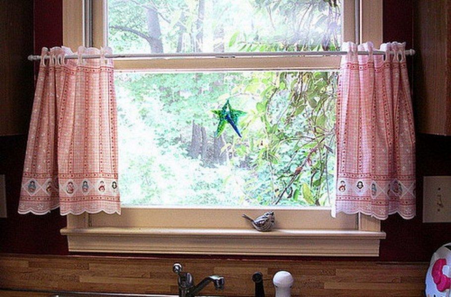 Кухонные занавески в деревенском стиле