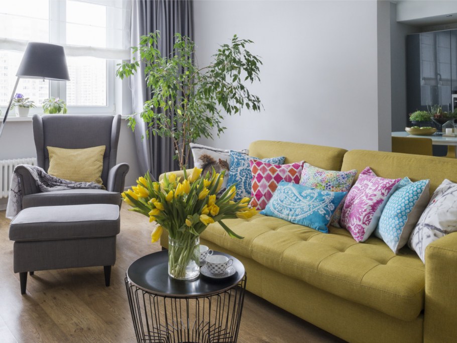 Гостиная с яркими акцентами