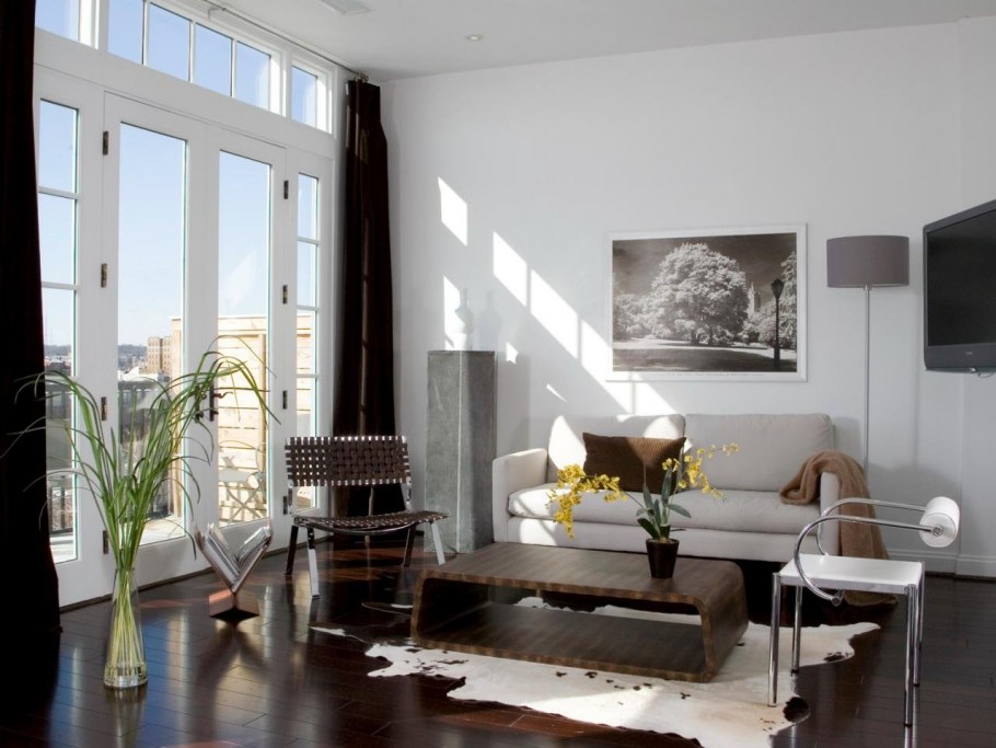 Темный пол светлые стены