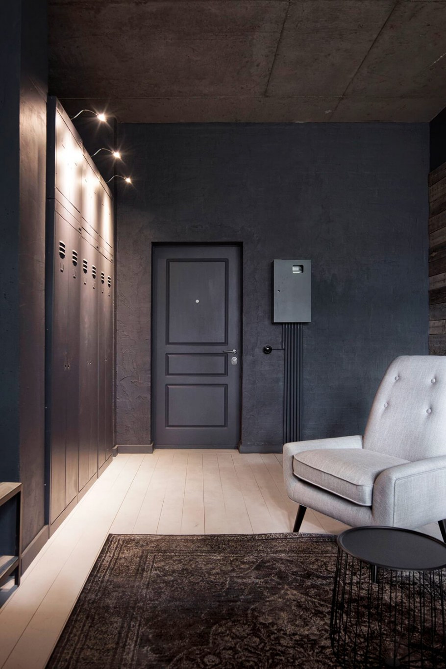 Темный пол в интерьере