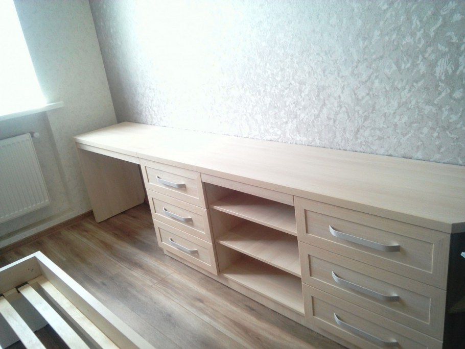 Стол-комод в спальню