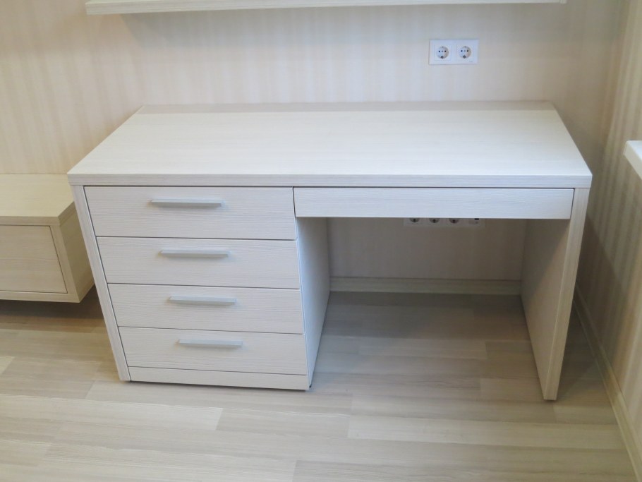 Косметический стол Саломея БТС