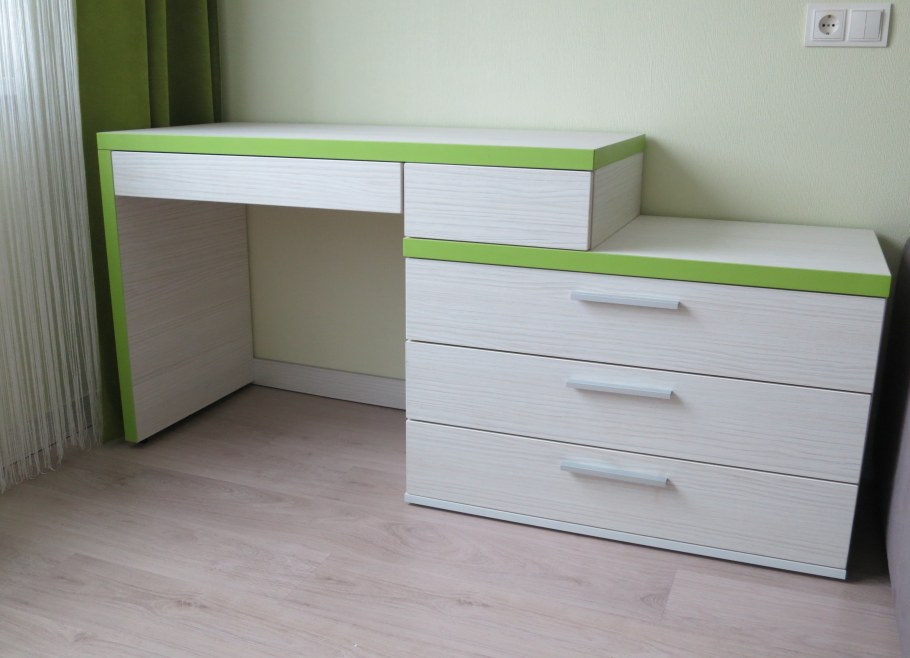 Письменный стол ЛДСП Эггер