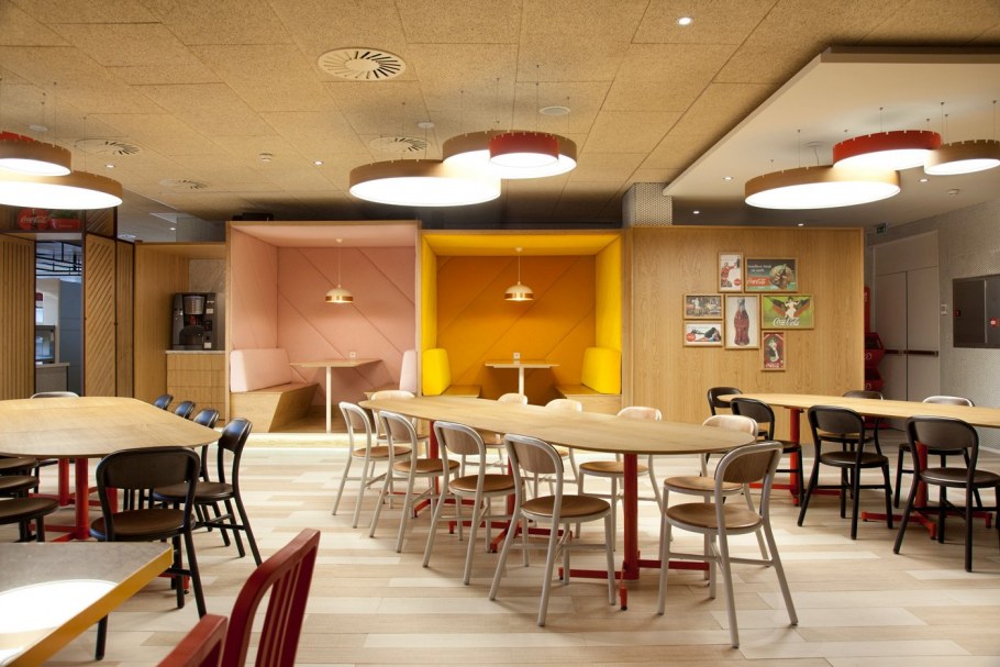 Интерьер столовой общественного питания в современном стиле