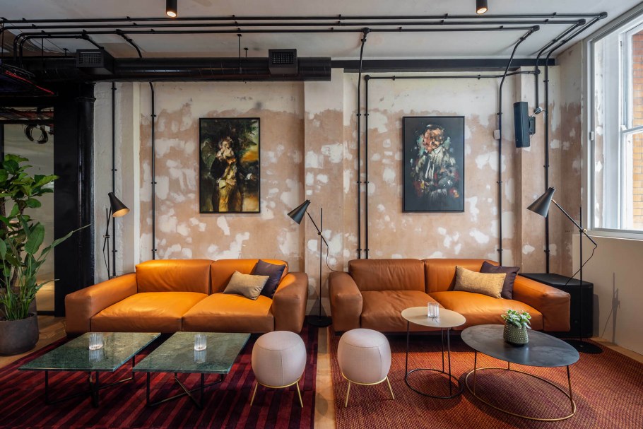 Лаунж зона в баре