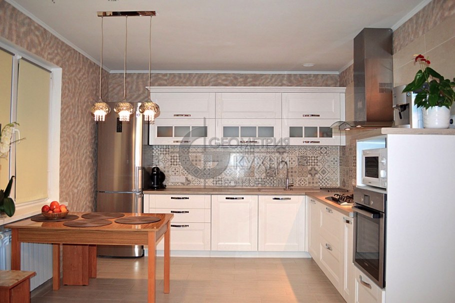 Кухонный гарнитур коричневый с бежевым