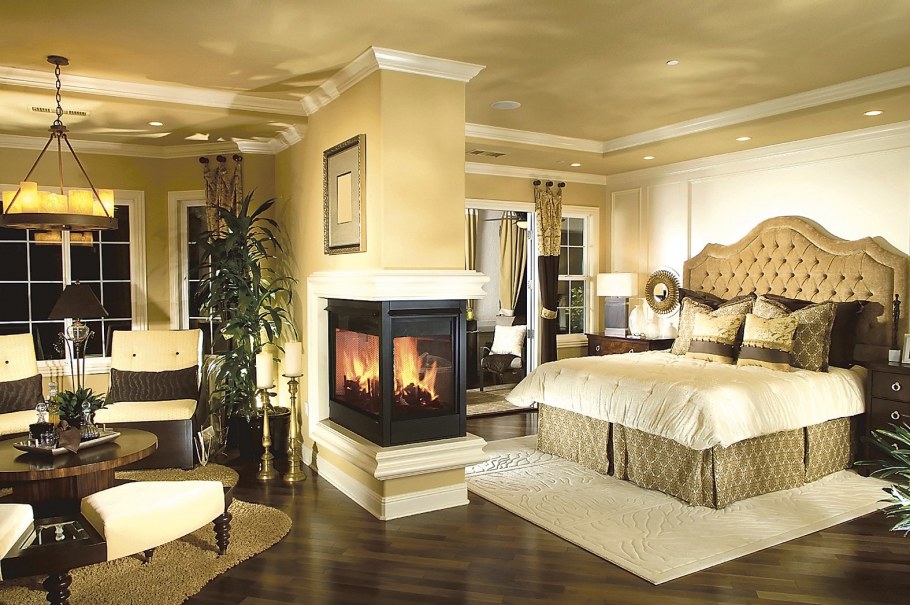 Спальня с камином